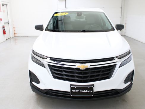 Used 2024 Chevrolet Equinox LS w/ LS Convenience Package image 2