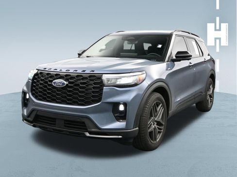 Used 2025 Ford Explorer ST-Line w/ Premium Package RWD image 3