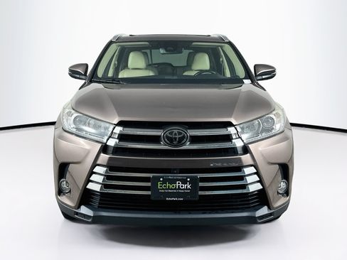 Used 2017 Toyota Highlander Limited Platinum AWD/4WD image 2