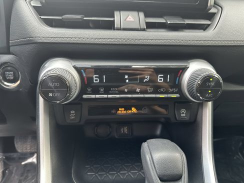 Used 2025 Toyota RAV4 XLE FWD image 16