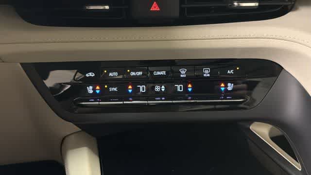 Used 2023 Buick Envision Avenir AWD/4WD image 22