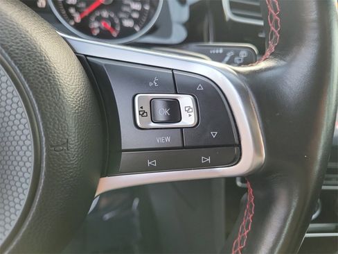 Used 2019 Volkswagen GTI SE image 6