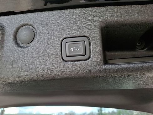 Used 2023 Chevrolet Equinox LT AWD/4WD image 34