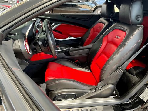 Used 2018 Chevrolet Camaro SS RWD image 9