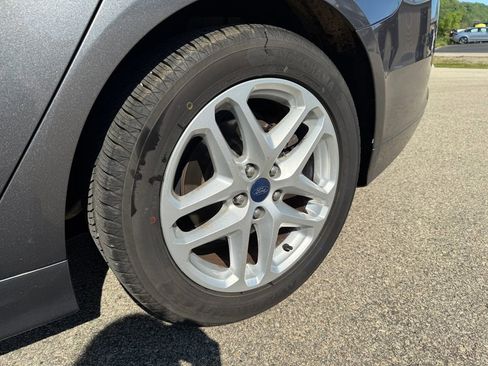 Used 2014 Ford Fusion SE FWD image 11