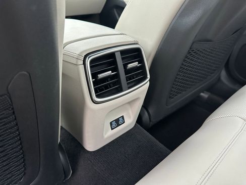 Used 2025 Genesis G70 2.5T image 24