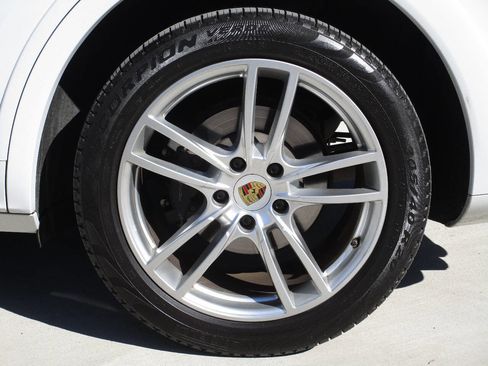 Used 2019 Porsche Cayenne image 30