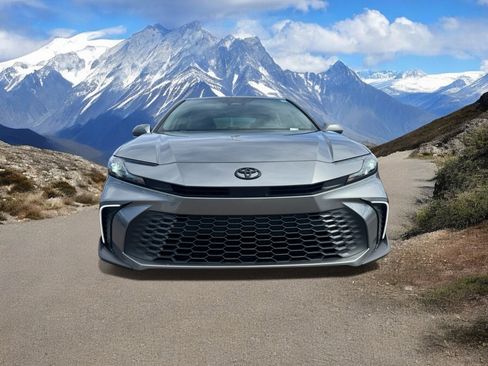 Used 2025 Toyota Camry SE w/ Convenience Package image 8