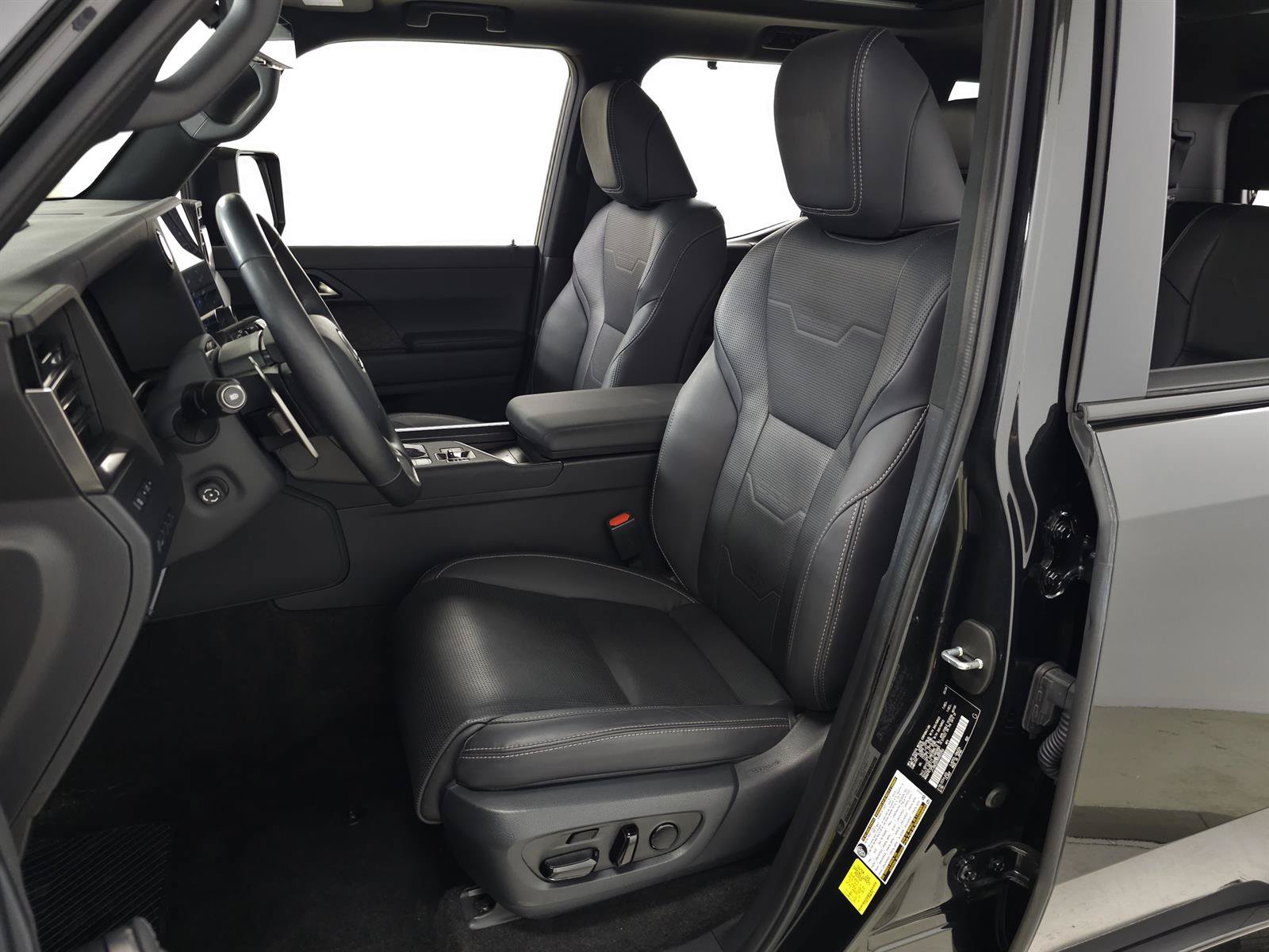Used 2024 Lexus GX 550 w/ Cold Area Package AWD/4WD image 17