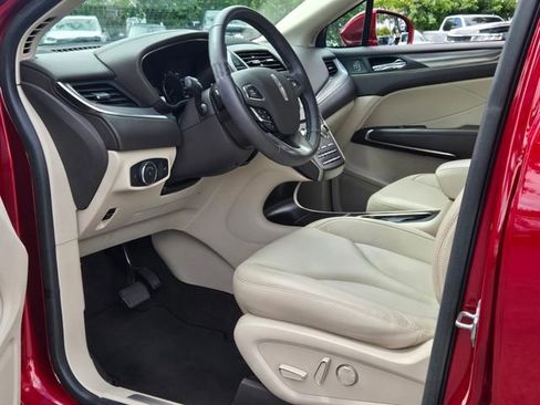 Used 2019 Lincoln MKC Premiere FWD image 12