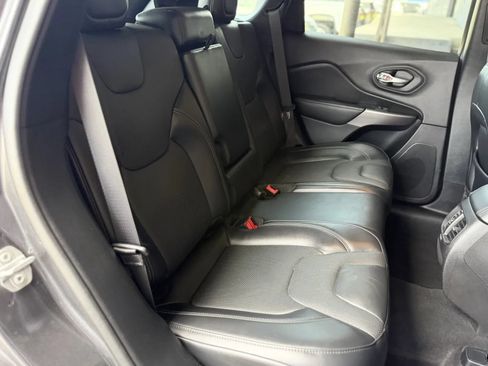 Used 2021 Jeep Cherokee Latitude Lux FWD image 18
