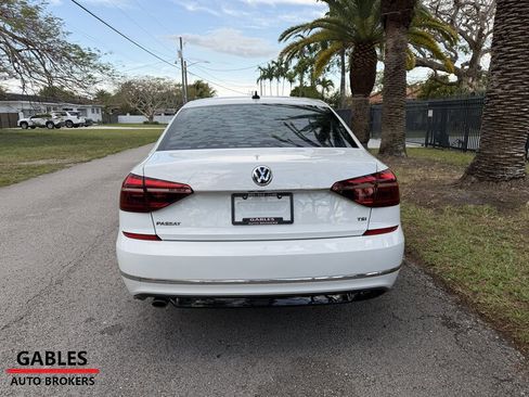 Used 2017 Volkswagen Passat 1.8T R-Line image 13