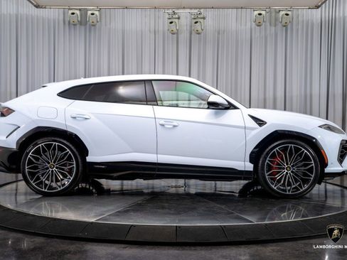 Used 2025 Lamborghini Urus SE image 15
