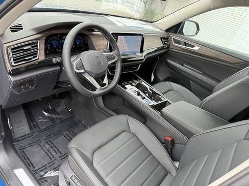 New 2025 Volkswagen Atlas SEL image 2