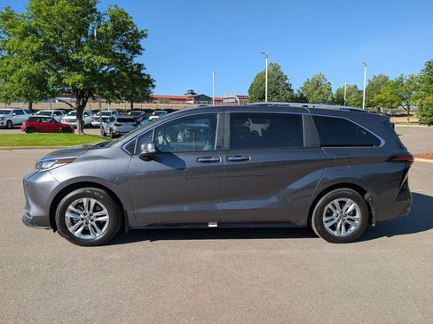Used 2025 Toyota Sienna Limited AWD/4WD image 3