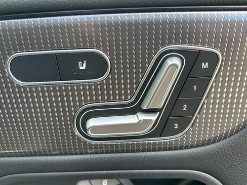 Used 2023 Mercedes-Benz GLB 250 4MATIC image 21