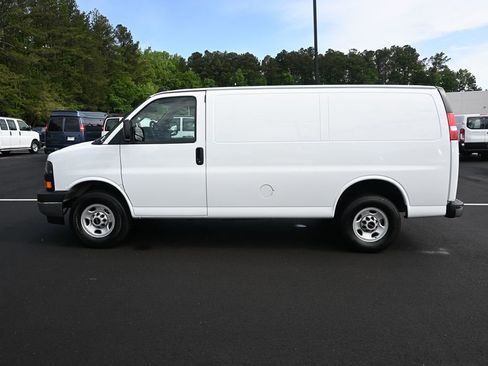 Used 2024 GMC Savana 2500 w/ Driver Convenience Package RWD image 3