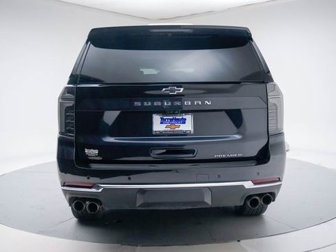 Used 2025 Chevrolet Suburban Premier image 5
