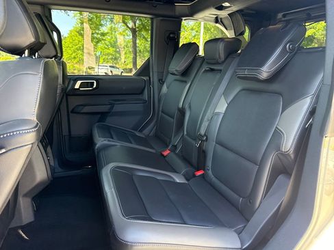 Used 2025 Ford Bronco Outer Banks AWD/4WD image 31