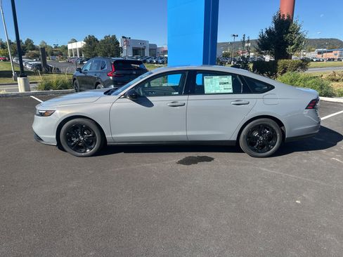 New 2025 Honda Accord SE image 3