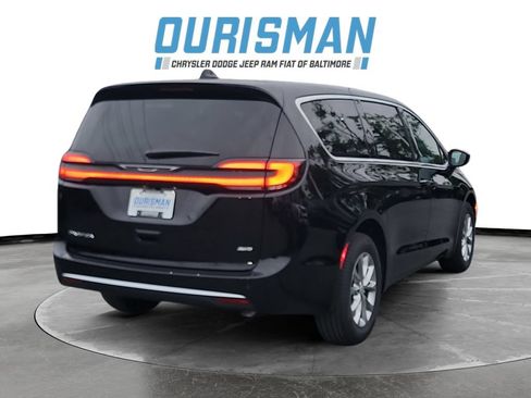 New 2027 Chrysler Pacifica Select AWD/4WD image 6