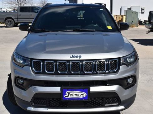 Used 2024 Jeep Compass Limited AWD/4WD image 2