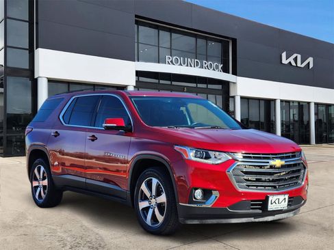 Used 2020 Chevrolet Traverse LT w/ LT Premium Package image 3