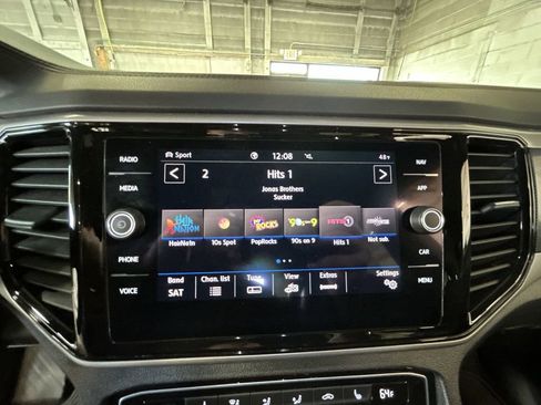 Used 2020 Volkswagen Atlas Cross Sport SEL image 16