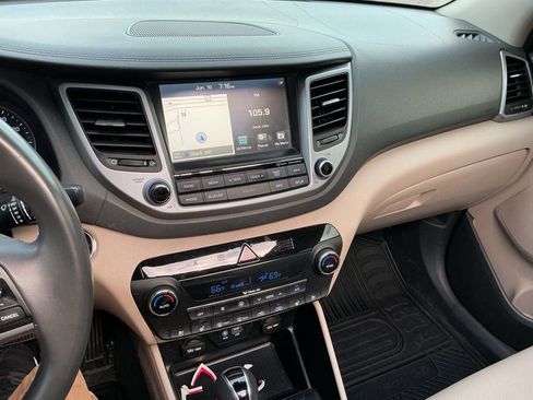 Used 2016 Hyundai Tucson Limited w/ Option Group 03 FWD image 10