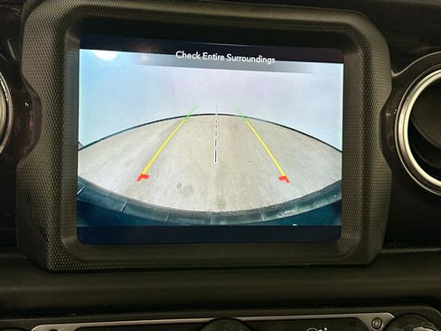 Used 2021 Jeep Wrangler Unlimited Sahara image 18