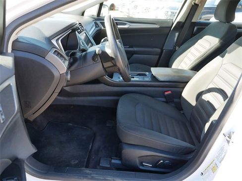 Used 2017 Ford Fusion SE image 13