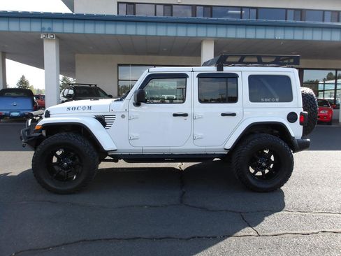 Used 2020 Jeep Wrangler Unlimited Sahara w/ Uconnect 4C Nav & Sound Group AWD/4WD image 2