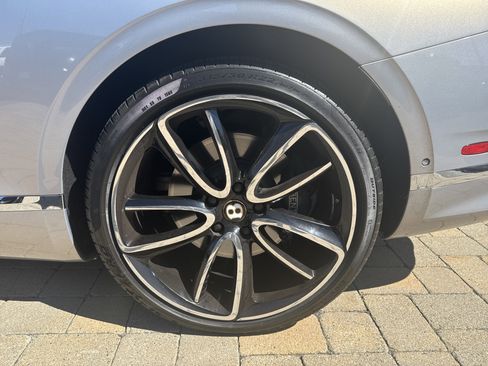 Used 2020 Bentley Continental GT image 29