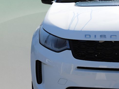 Used 2025 Land Rover Discovery Sport S image 9