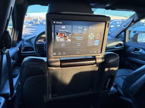 Used 2018 Chrysler Pacifica Touring-L Plus w/ Advanced Safetytec Group image 26