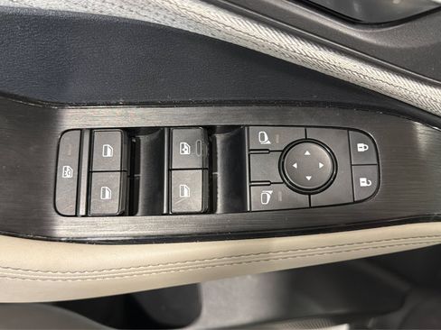 Used 2023 Nissan Rogue SV AWD/4WD image 16