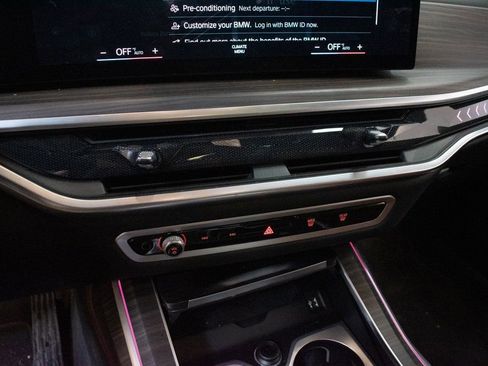 Certified 2023 BMW X7 xDrive40i w/ Executive Package image 18