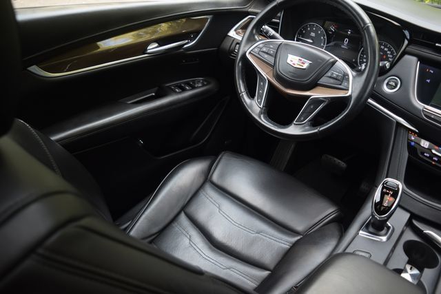 Used 2019 Cadillac XT5 Platinum AWD/4WD image 2