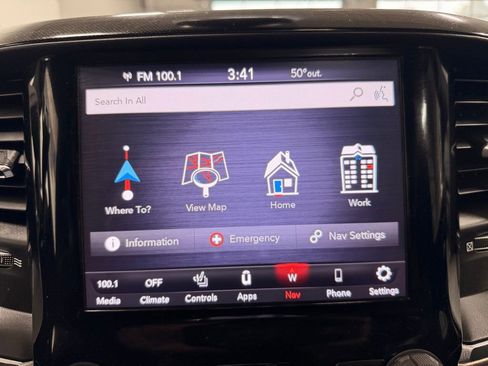 Used 2019 RAM 2500 Laramie w/ Black Appearance Package AWD/4WD image 45