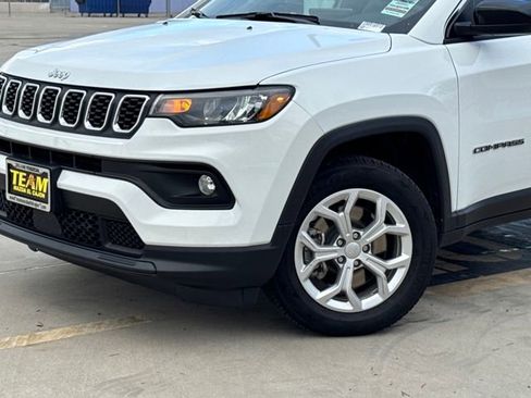 Used 2024 Jeep Compass Latitude image 4