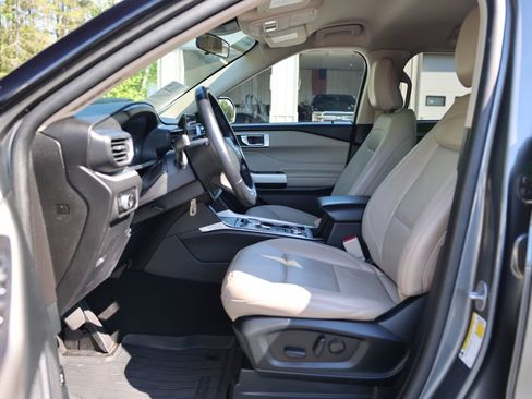 Certified 2023 Ford Explorer XLT w/ Equipment Group 202A AWD/4WD image 18