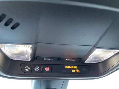 Used 2022 Chevrolet Traverse LT FWD image 44