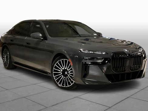 Certified 2025 BMW 760i xDrive 760i xDrive w/ Executive Package image 2