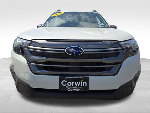 Used 2025 Subaru Forester Premium AWD/4WD image 5