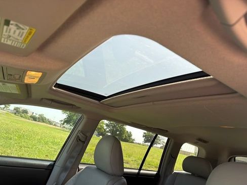Used 2013 Toyota Highlander SE FWD image 10