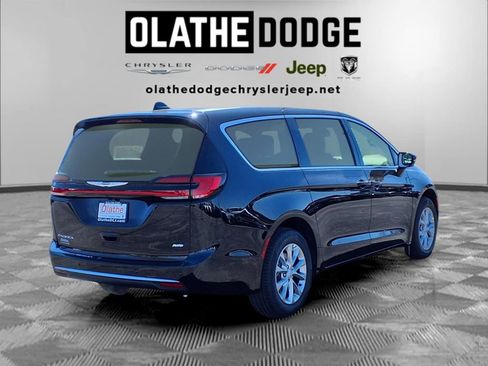 New 2026 Chrysler Pacifica Select image 27