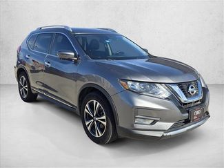 Used 2017 Nissan Rogue SL video 3