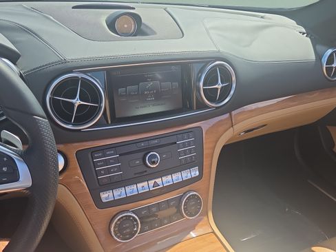 Used 2017 Mercedes-Benz SL 450 image 21