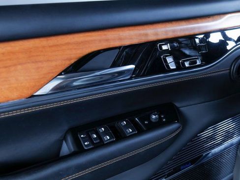 Used 2022 Jeep Grand Wagoneer Series III w/ Rear Seat Video Group 1 AWD/4WD image 30