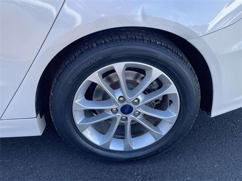 Certified 2020 Ford Fusion SE image 24